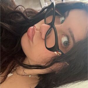 Meet your Posher, Genevieve